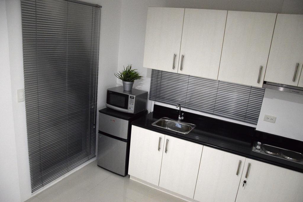 Jazz Makati Luxury Apartment Маніла Екстер'єр фото