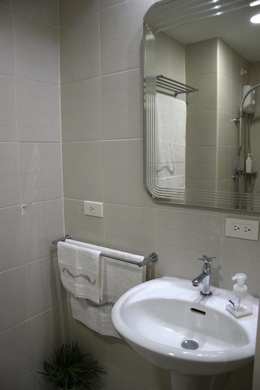 Jazz Makati Luxury Apartment Маніла Екстер'єр фото