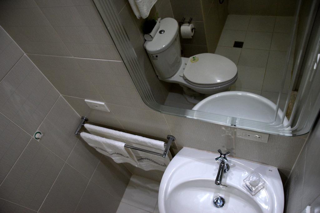 Jazz Makati Luxury Apartment Маніла Екстер'єр фото